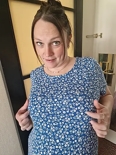 Pictures in 7 month pregnant from the hotel to see everything 
