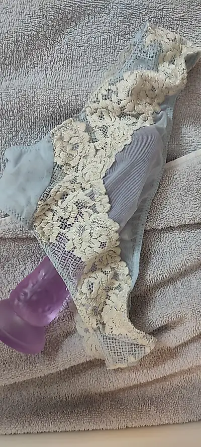 S****ten while bathing 😍💧🤤