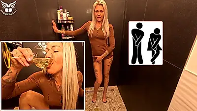 Susi is buying a round of champagne 🥂 