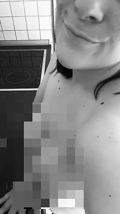 Hot kitchen, and I don't mean the oven 🤭