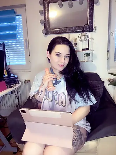 Spontaneously horny in an online meeting 