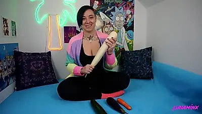 Testing vegetables with Luna! Will I become a vegetarian now?