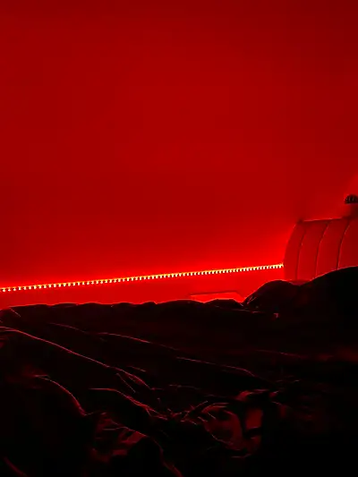 Let’s dance in the red lights 😏