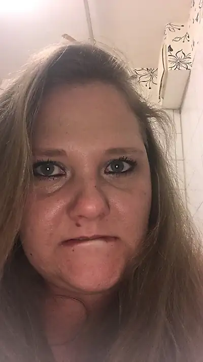 Who wants to come for a bath or a shower? I'm still so hot 😋