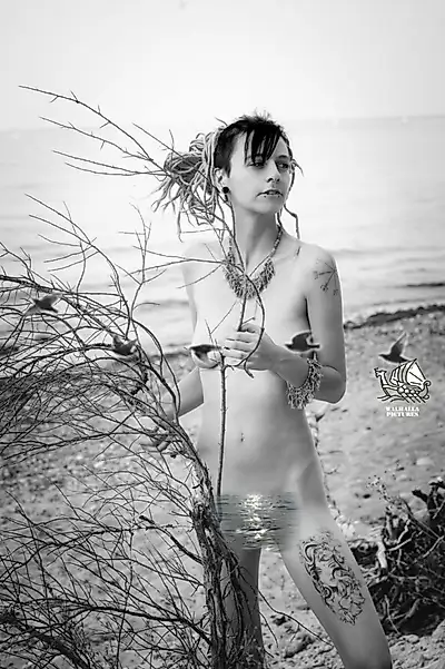 Photoshoot by the sea in black and white 🌊🖤🤍