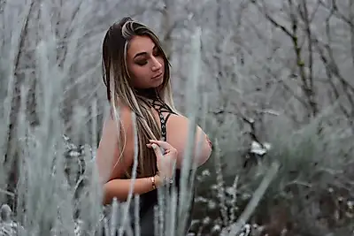 Even the snow melts when you're dressed bare-faced in leather outdoors 👅👅👅