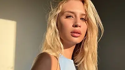 "Appel vidéo avec un professeur strict : un élève supplie pour avoir un A" 🔥