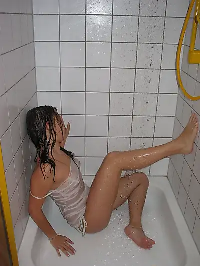 Teenie in der Dusche