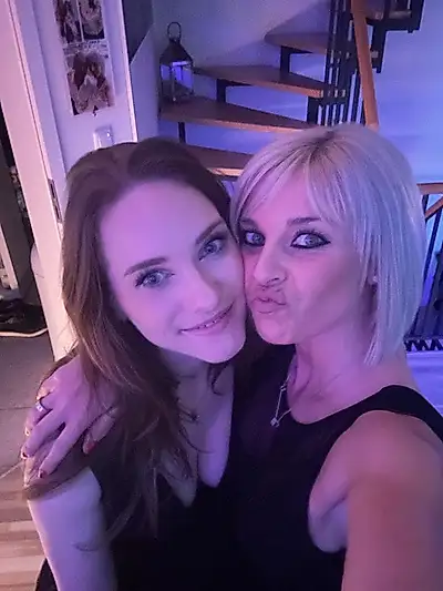 Girl / Girl - Threesome with a user - Stream from 03.09. - Over 60 minutes !