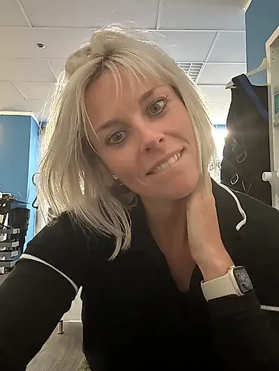 You want to f*** me and watch me while doing it? Here you go. F**k me hard and fast for 10 minutes without a break. 