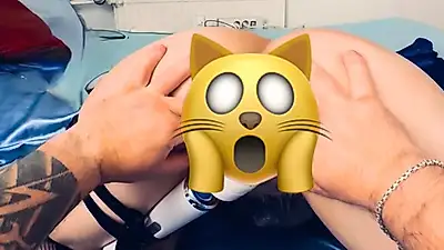An der Spreizstange Hardcore bearbeitet 😏 und dann wurde auch noch der Hintern gestopft 🤯
