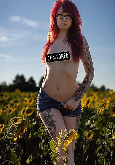 Verführung im Sonnenblumenfeld