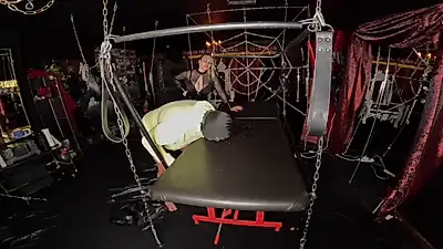 ¡Limpia mi tumbona de champán natural con la lengua!