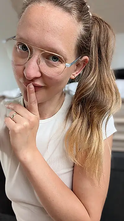 I'm so horny - do you want to play with me?