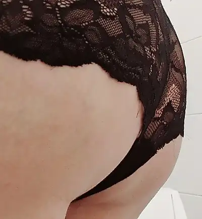 I ride a cock and let my ass dance until it first makes a smacking sound and then cum runs out of me.