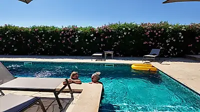 P**S HOLIDAY WITH ROSELLA EXTREME?! DOWN A SLUM: LESBIAN NATURAL SPARKLING WINE DIRECTLY IN THE FACE!