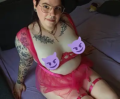 Pictures in pink lingerie💖