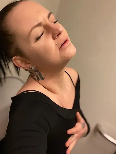 Really cool 🔥in the train toilet 