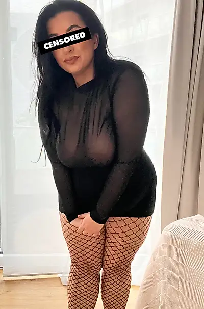 🤭 Oops the skirt is tight 🤭