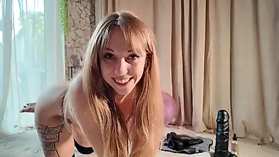 105: Dirty fun with a new dildo!