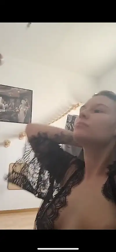 My Tinder date squirted me in the face in his apartment at the B**wjob, old man that was a lot. Do you want to squirt in my face too!❤️🍆💦👄🔞💋