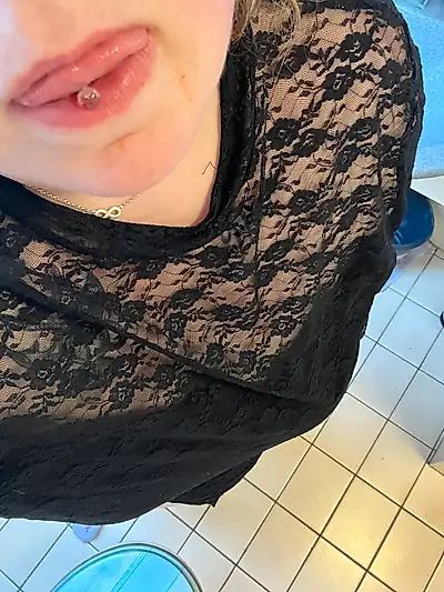 Sunt atât de udă 💦