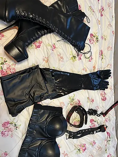 Awesome pictures in that leather outfit 