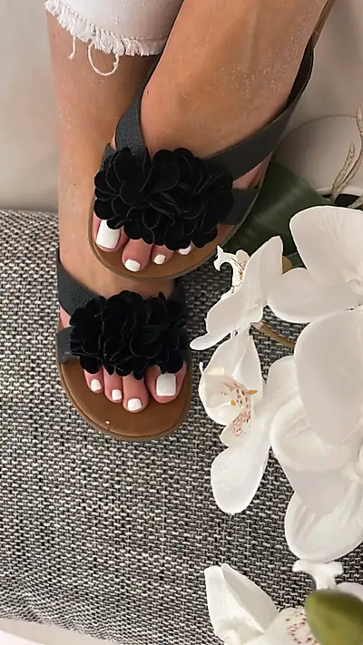 Panties and foot pictures 