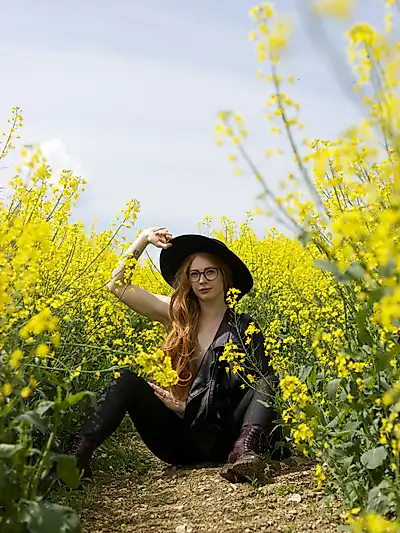 Leather in a rapeseed field 🌻