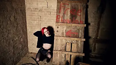 B**wjob in an abandoned factory 💧🤤