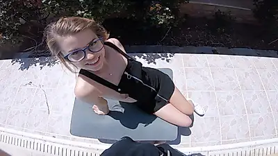 Sex extrem de fierbinte lângă piscină!!