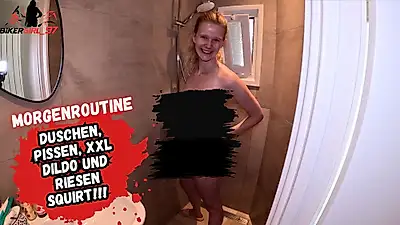 Vidéo privée ! Du plaisir avec un godemichet XXL et un pénis géant sous la douche !