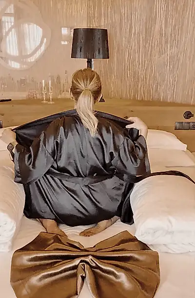 lounging in bed ✨💣