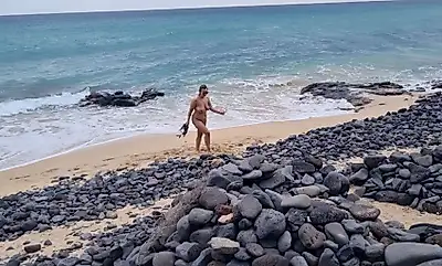 Voyeur alert!!! Tourist films me skinny-dipping!