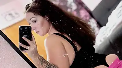 ¿No quieres venir a la cama conmigo? 🌶️🍒