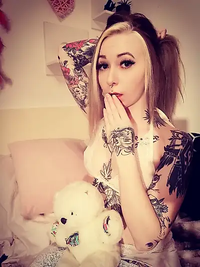 Today I'm going to be a little cute 😜