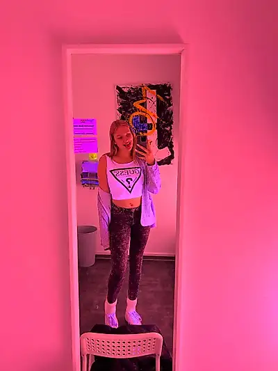 Me cuidaré en el salón de bronceado con mi consolador 💦🍆