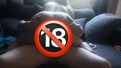 Потрясающий секс с клиентом, мы были на вечеринке и нам нужно было снять что-то очень горячее в его квартире, вау, это было потрясающе 😈🥵🔞