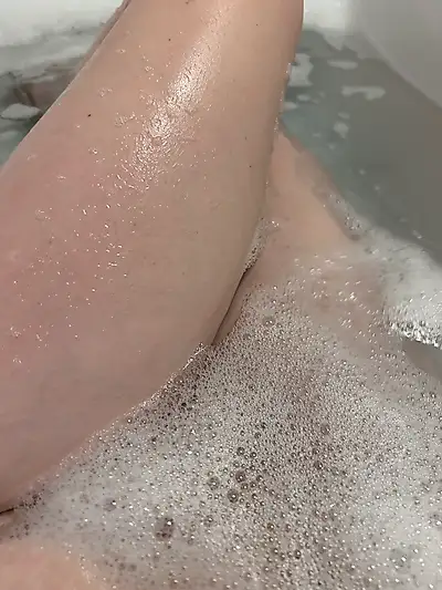 Take me in the bathtub 🔥