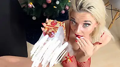 THE MYSTERIOUS SMOKING GIRL: MY GIFT AS SANTA CLAUS 🎅🏽