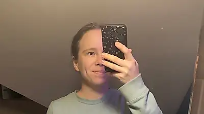 Déshabillée dans la salle de bain