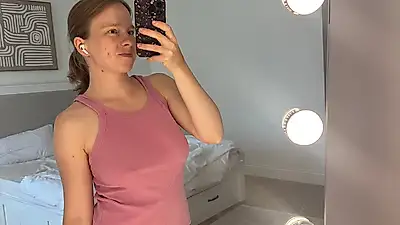 Gros seins naturels avec de gros mamelons