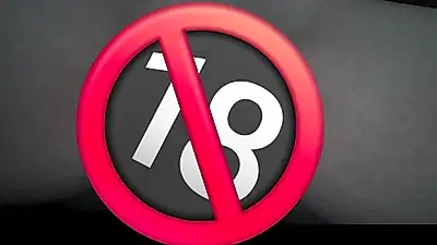 Masturbation en voiture avec un godemichet à pénétration et un vibromasseur