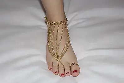 Expensively decorated feet 💍🔥