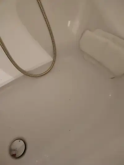 Golden Shower in der Wanne 