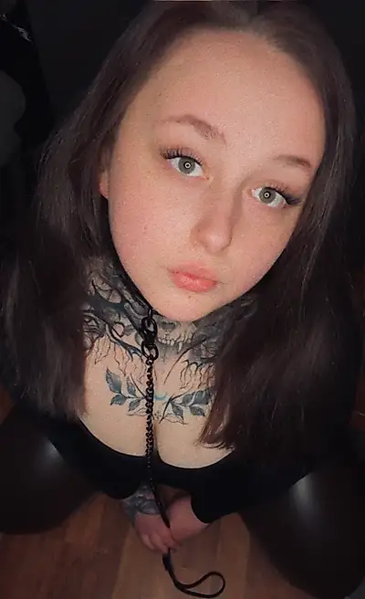 Leather & leash🥵🖤