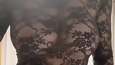 Selbstbefriedigung im schwarzen Spitzenkleid – mit echtem Orgasmus 🔥