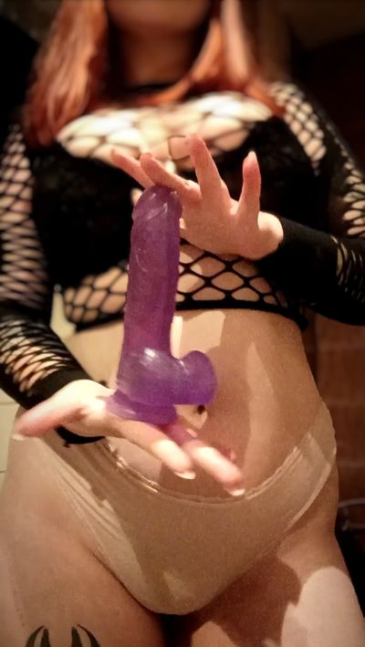Schneller Spaß mit einen Dildo