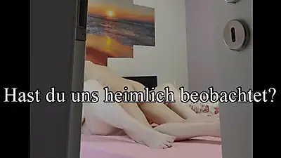 In het geheim bespied? Voyeur bij de slaapkamerdeur!