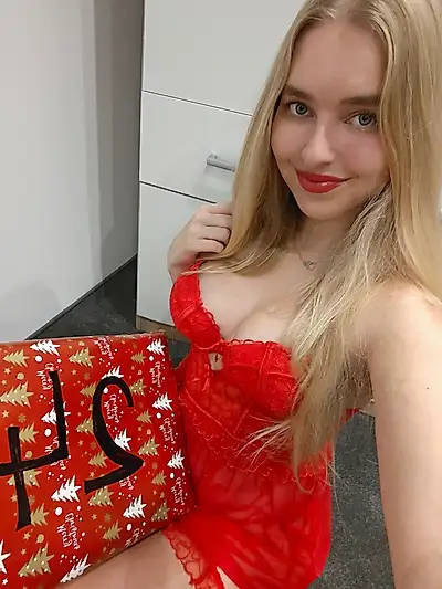 May I be your Christmas present? 😍🎁🥰🎄